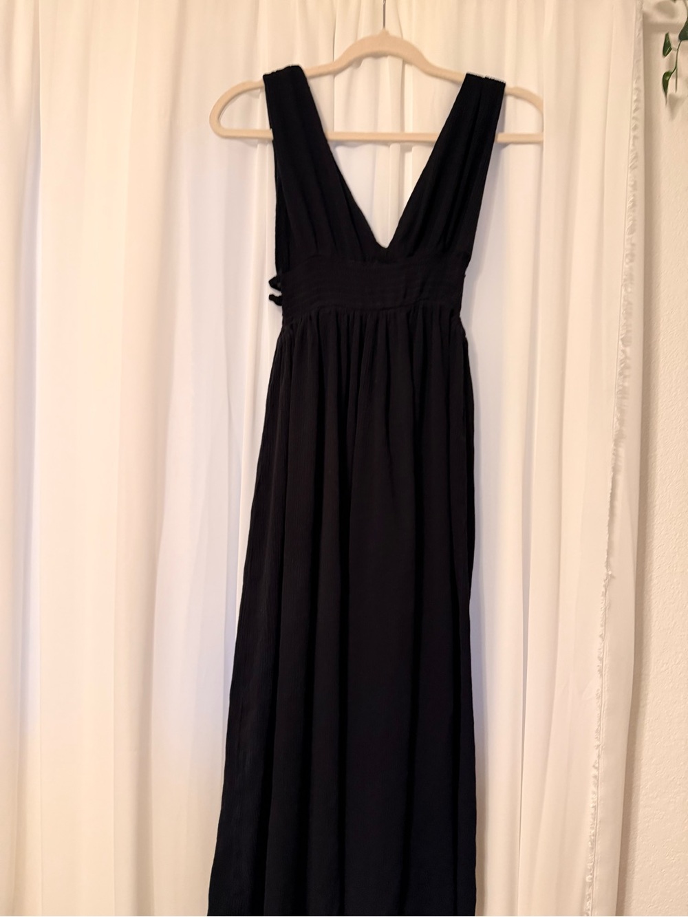 Just Found Black V-Neck Maxi Dress - Elegant Women's Dress - Picture 3 of 3